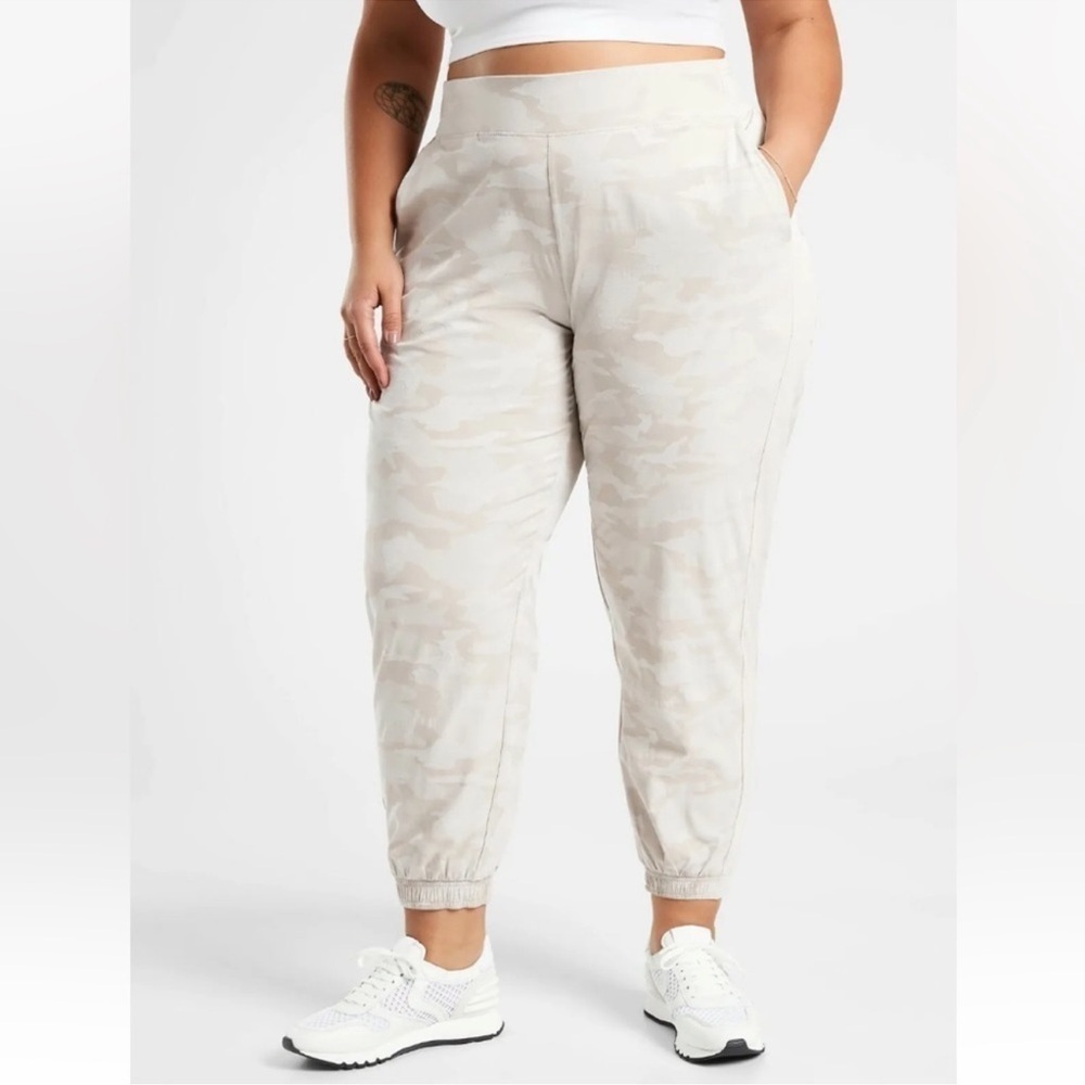 Athleta Brooklyn Camo Jogger Beige Cream High Rise Pants 24 NWT